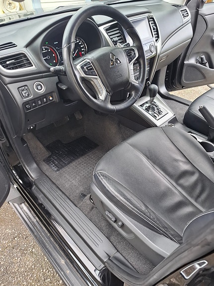 Mitsubishi L200 15 of 23