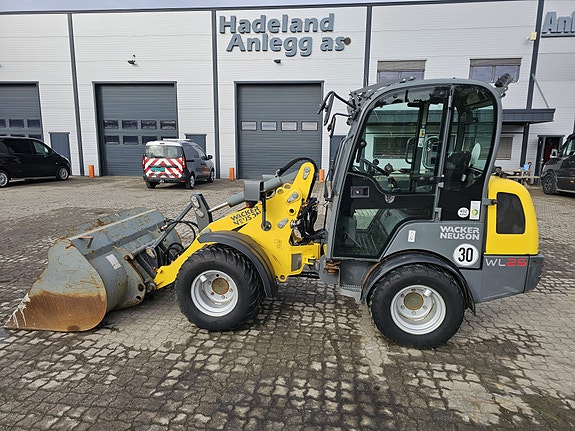Wacker Neuson WL25 2 of 5