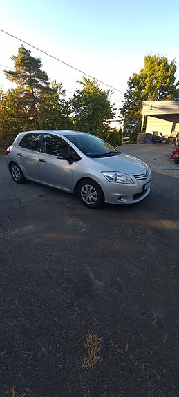 Toyota Auris 3 of 9