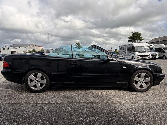 Mercedes-Benz CLK230 12 of 30