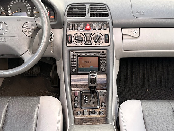 Mercedes-Benz CLK230 27 of 30