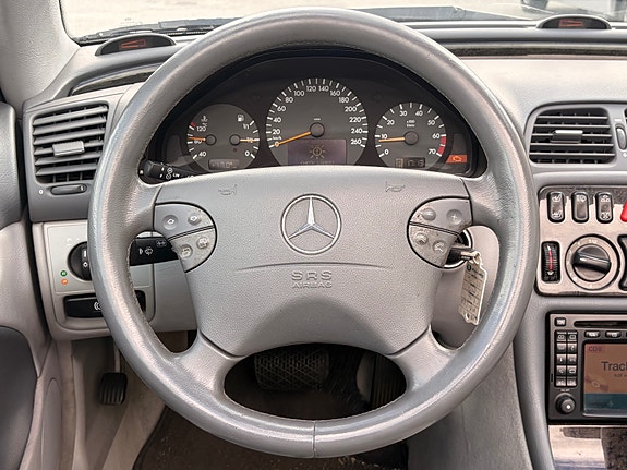 Mercedes-Benz CLK230 24 of 30