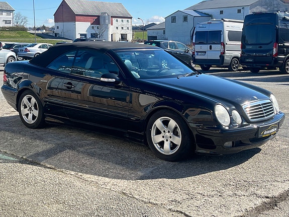 Mercedes-Benz CLK230 3 of 30