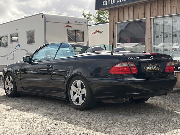 Mercedes-Benz CLK230 15 of 30