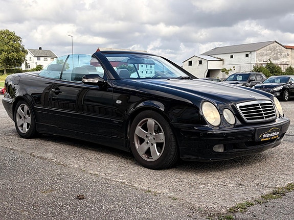 Mercedes-Benz CLK230 11 of 30