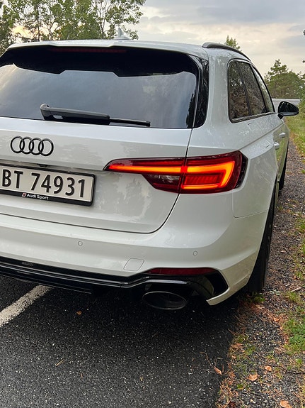 Audi RS4 4 of 5