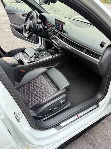 Audi RS4 13 of 15