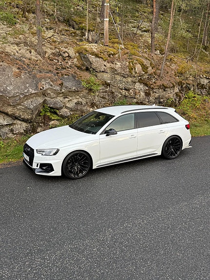 Audi RS4 3 of 5