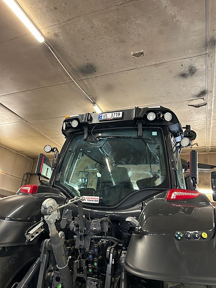 Valtra Q305 6 of 17