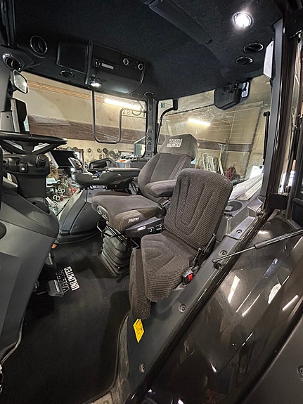 Valtra Q305 8 of 17