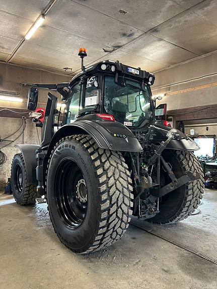 Valtra Q305 5 of 17