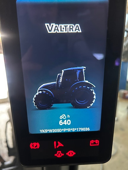 Valtra Q305 11 of 17