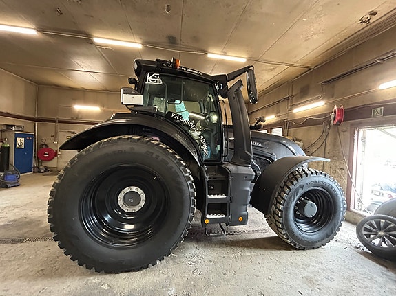Valtra Q305 4 of 17