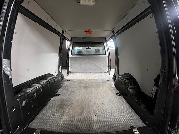 Volkswagen Caddy Maxi 17 of 30
