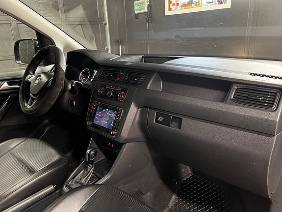 Volkswagen Caddy Maxi 28 of 30