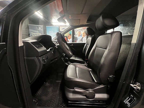 Volkswagen Caddy Maxi 26 of 30