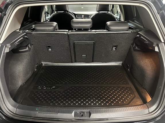 Volkswagen Golf VII 19 of 30