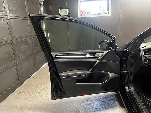 Volkswagen Golf VII 26 of 30