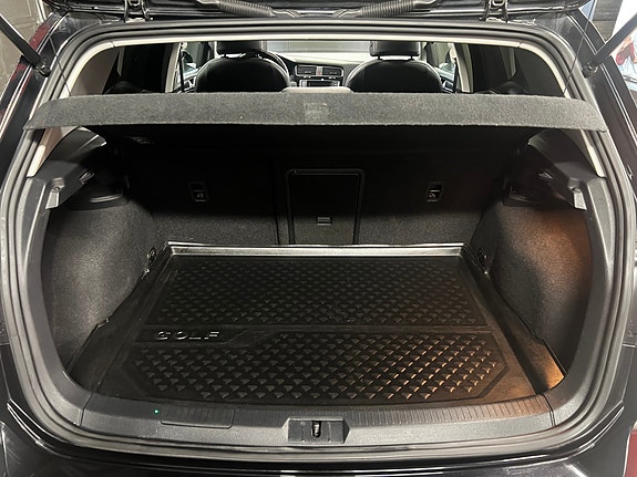 Volkswagen Golf VII 18 of 30