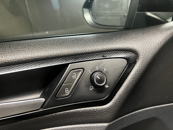 Volkswagen Golf VII 27 of 30