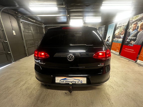 Volkswagen Golf VII 16 of 30