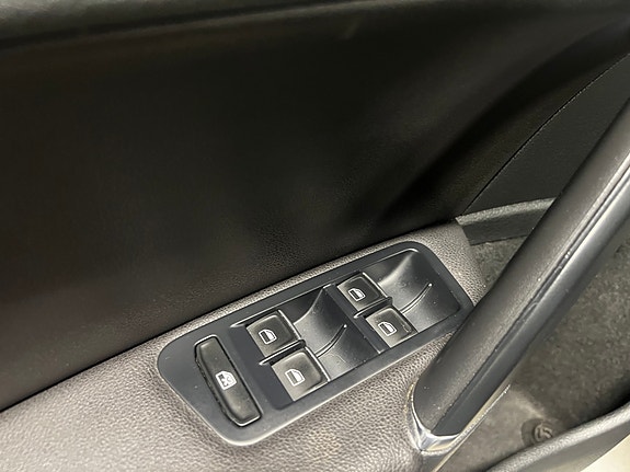 Volkswagen Golf VII 28 of 30