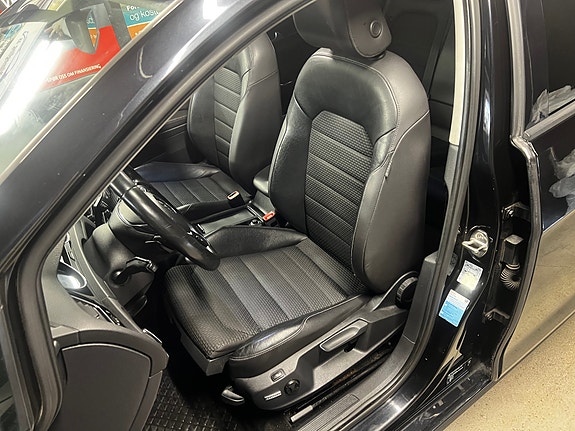 Volkswagen Golf VII 29 of 30