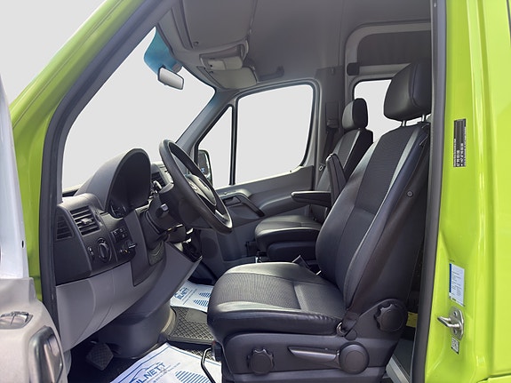 Mercedes-Benz Sprinter 9 of 30