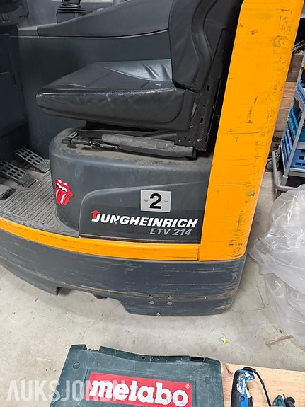 Jungheinrich skyvemasttruck selges 2 of 4