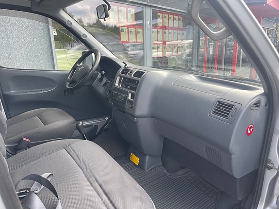 Toyota HiAce 23 of 30