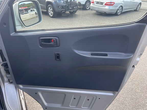 Toyota HiAce 27 of 30