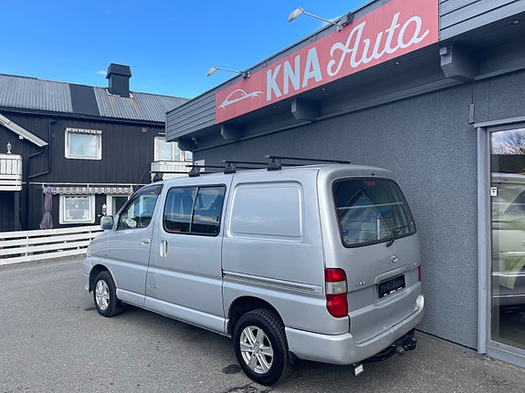Toyota HiAce 4 of 5