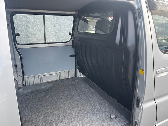 Toyota HiAce 30 of 30