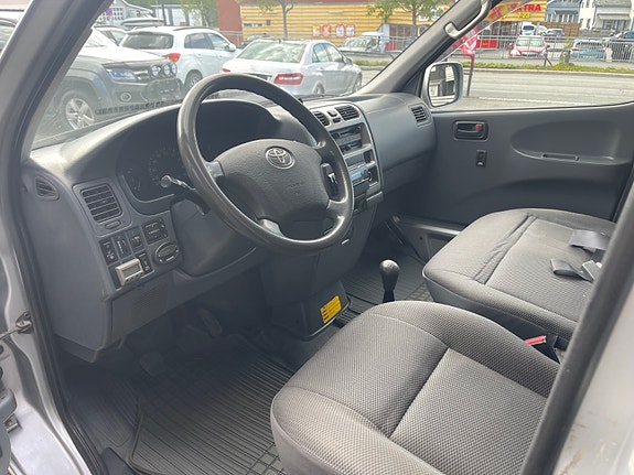 Toyota HiAce 21 of 30