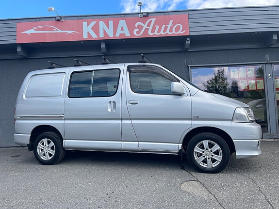 Toyota HiAce 7 of 30