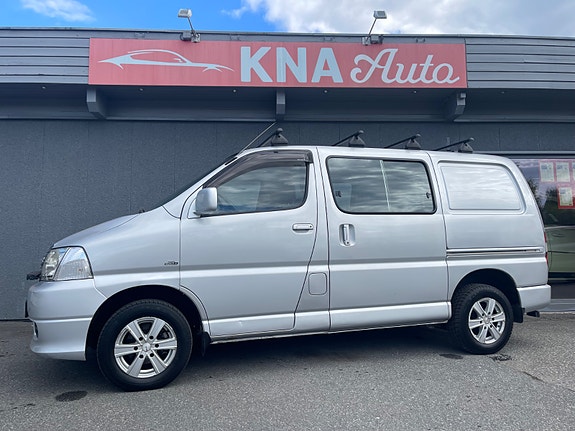 Toyota HiAce 3 of 5