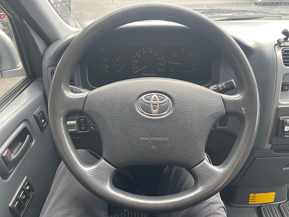 Toyota HiAce 10 of 30