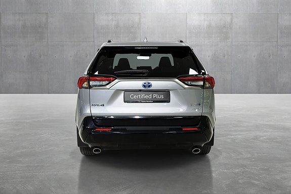 Toyota RAV4 Plug-in Hybrid 4 of 5