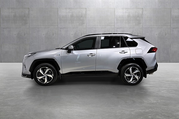 Toyota RAV4 Plug-in Hybrid 2 of 5