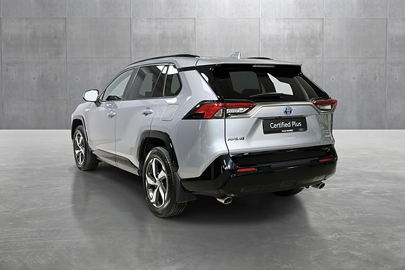Toyota RAV4 Plug-in Hybrid 3 of 5