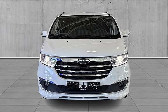 JAC M3EV 2 of 5