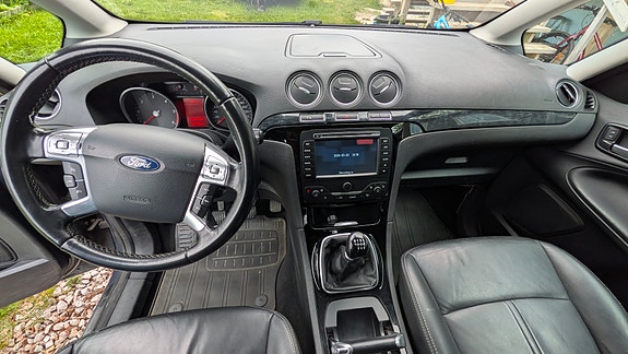 Ford Galaxy 15 of 17