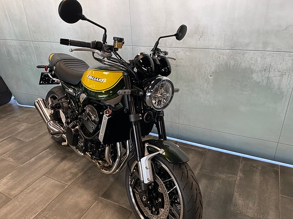 Kawasaki Z 900 RS 3 of 5