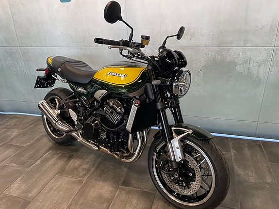 Kawasaki Z 900 RS 2 of 5