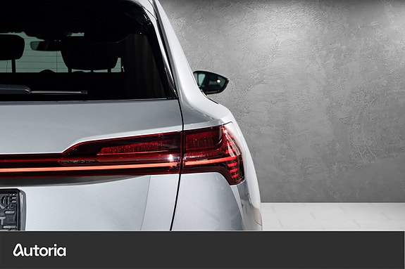 Audi e-tron 8 of 28