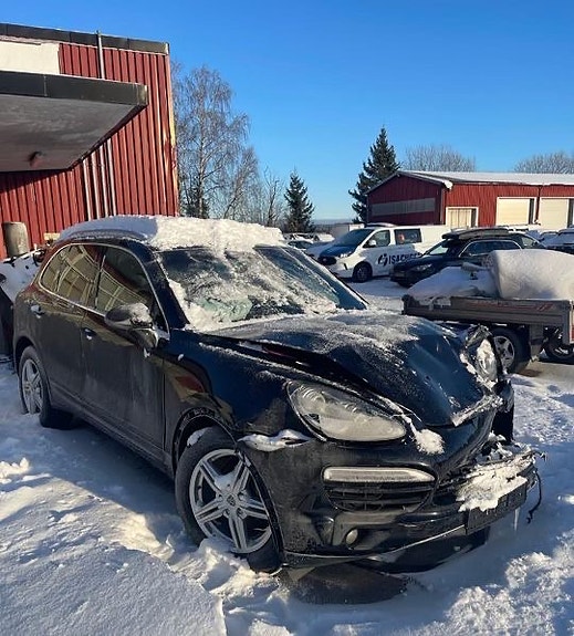 Porsche Cayenne 3 of 5