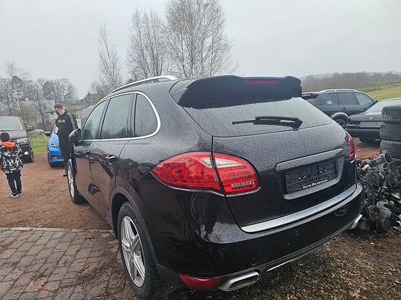Porsche Cayenne 5 of 5