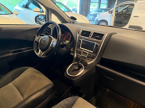Toyota Verso-S 11 of 21