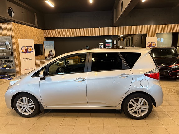 Toyota Verso-S 4 of 5