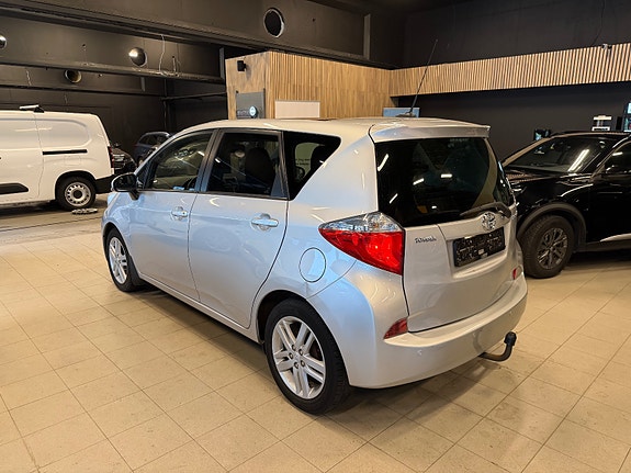 Toyota Verso-S 2 of 5